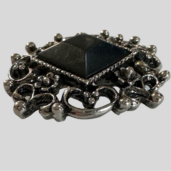 Vintage Unmarked Silver Toned Brooch with Black Inset Resin or Acrylic Stone - Picture 5 of 15